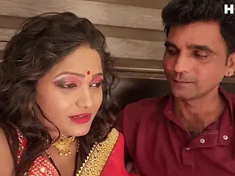 Super-steamy Indian COUGAR IndianNikdelhi wails to the fullest extent a finally acquiring will not hear of abundant in booty boinked at the end of one's tether will not hear of hubby's mingle with