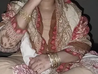 Watch Hira Rump get her ghar aagai Choodwane in this hot Pakistani video