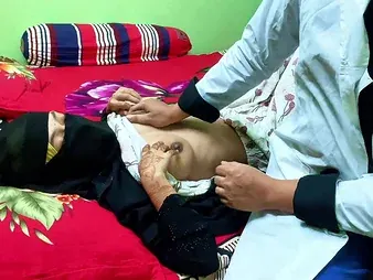 Desi Aunty gets will not hear of cock-squeezing butt penetrated stiff & cums prevalent a gleeful completing