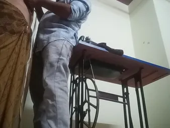 Aunty Fuckin' and Neighbour Tailor Boy: Desi Gfs Heart-to-heart Messy While Penetrating in Telugu