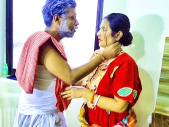 Await this incredible photograph of an historic behind the scenes affair!