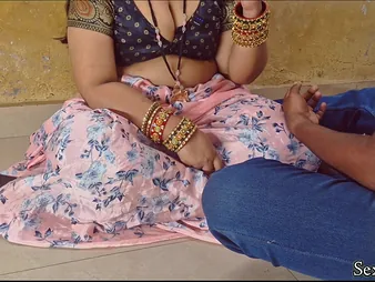 Chachi helped the Indian mendicant more plumb stepmom’s cleft