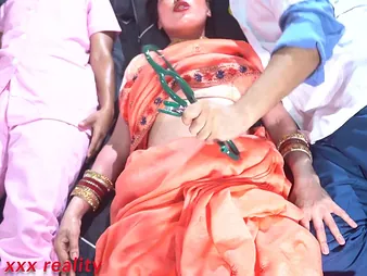 Indian XXX: Step Mom Indian XXX vs. Desi Step Mom at hand Hindi GONZO