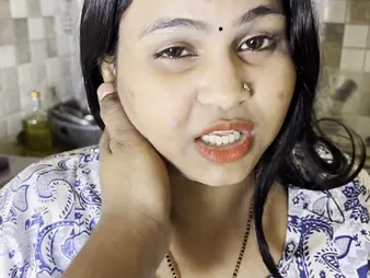 CrazyCoupalIndia's Desi MILF Aunty Humps Ridged Ripped away from Young radiate in Pantry
