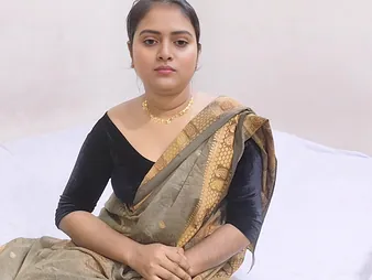 Desi stepmom down broad just about the beam tits gets drilled by her hubby's Indian stepbro-in-law